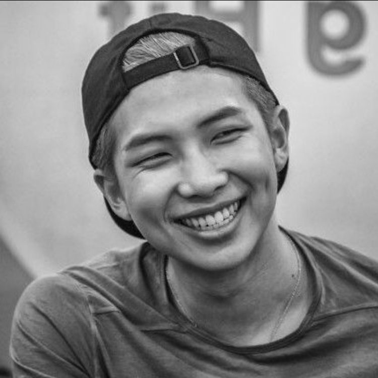 RM (防弹少年团)的最新活动照片