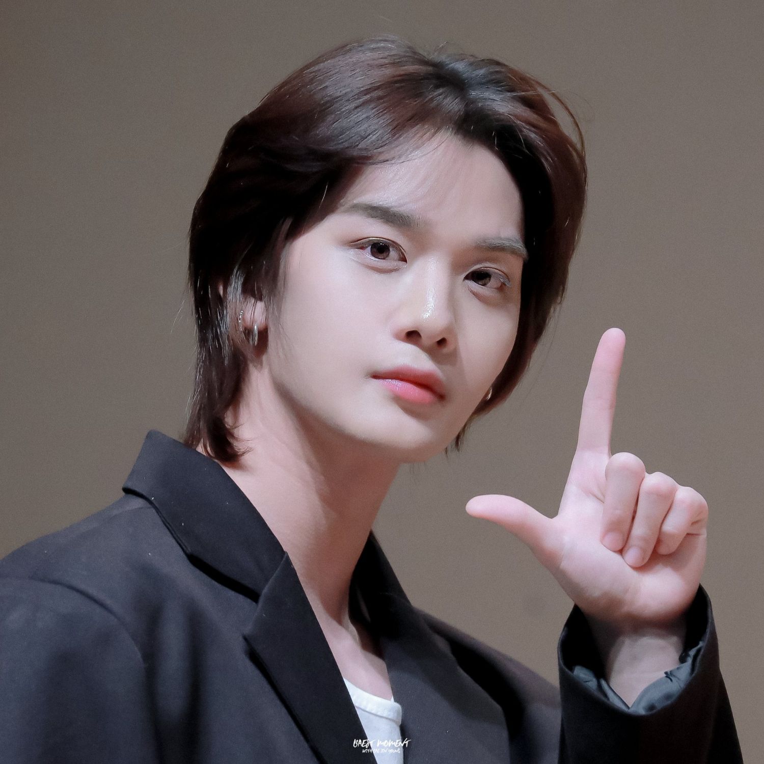 Behind-the-scenes cut of Bae Jinyoung