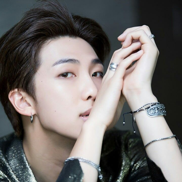 Foto aktivitas terbaru RM (BTS)