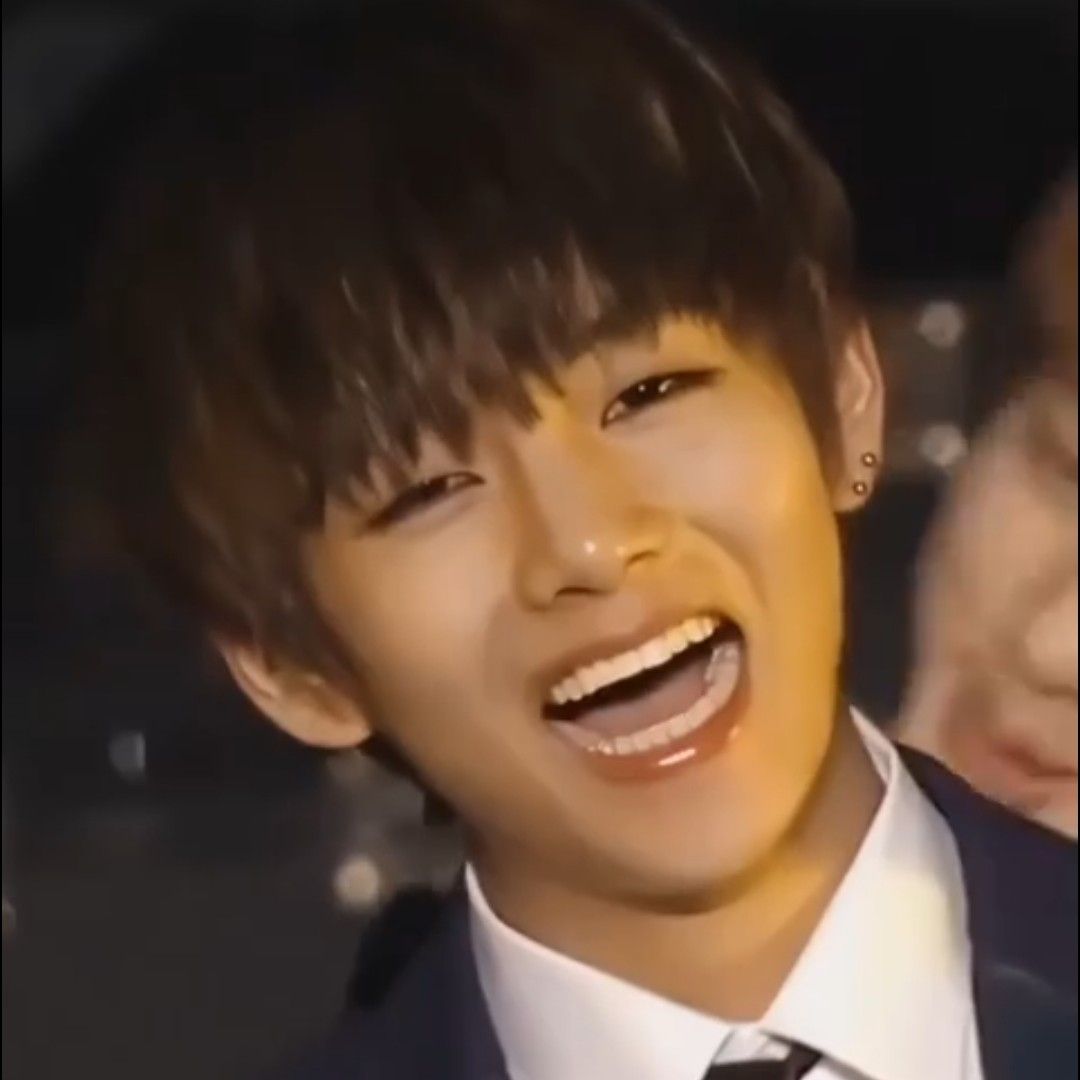 뷔 (방탄소년단) 최근 활동샷