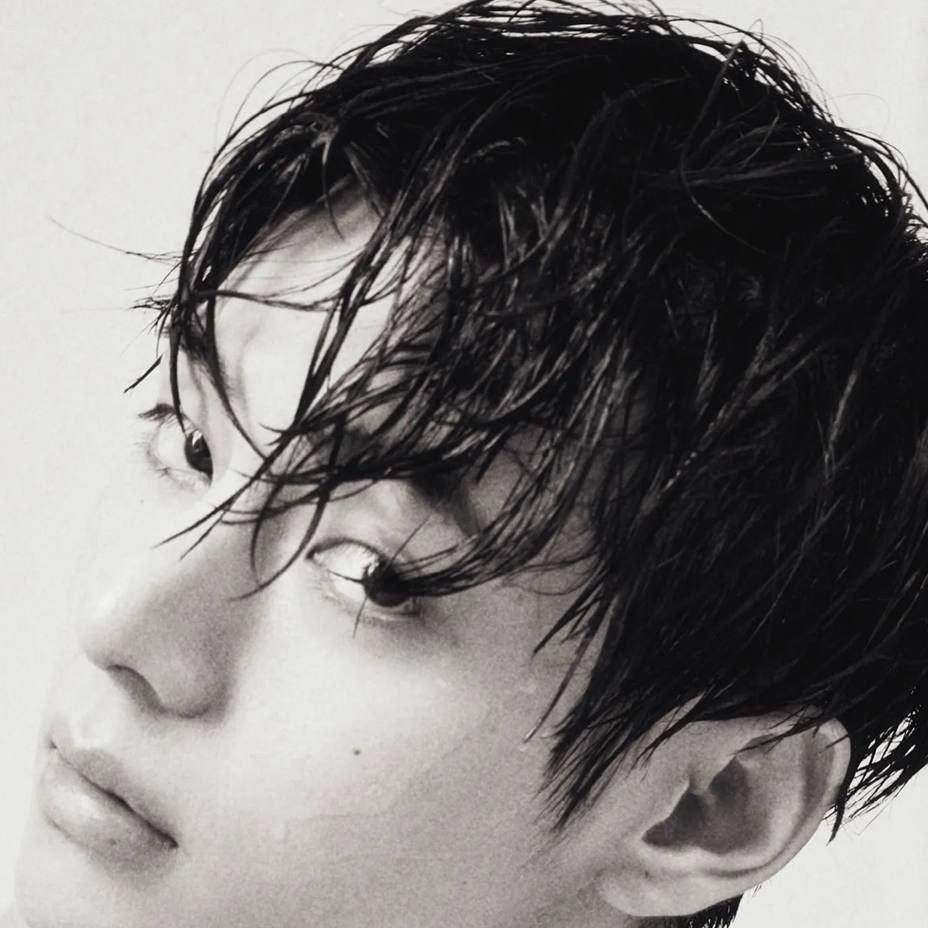 뷔 (방탄소년단) 최근 활동샷