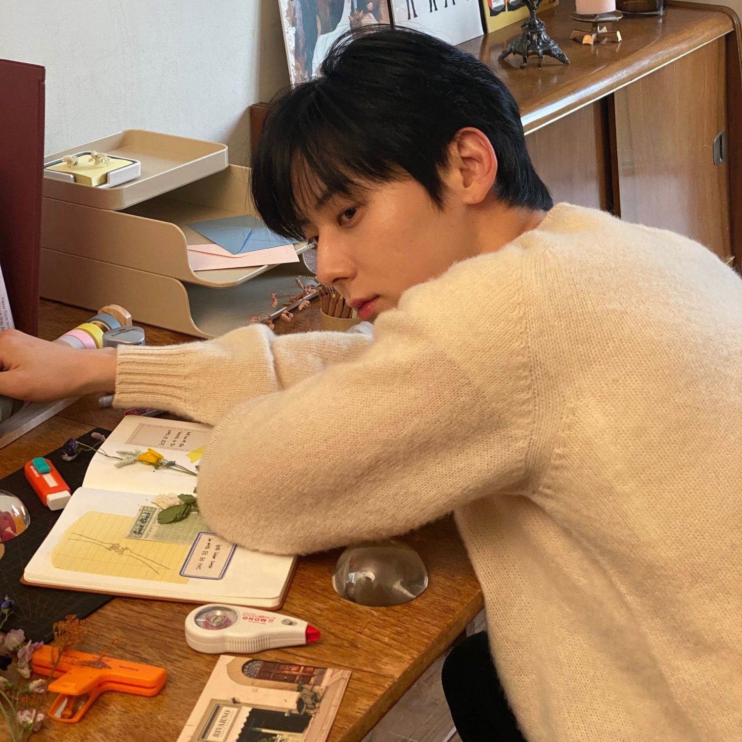 A moment captured by Hwang Minhyun's fan