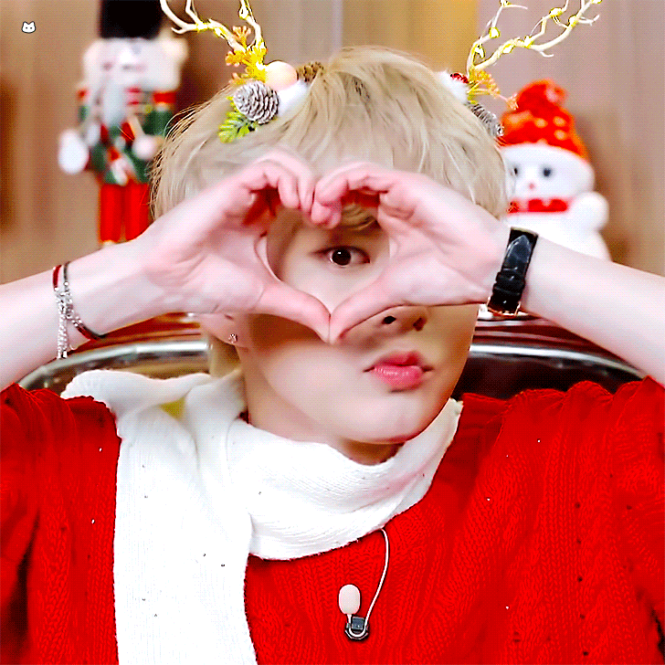 Behind-the-scenes cut of Xiumin (EXO)