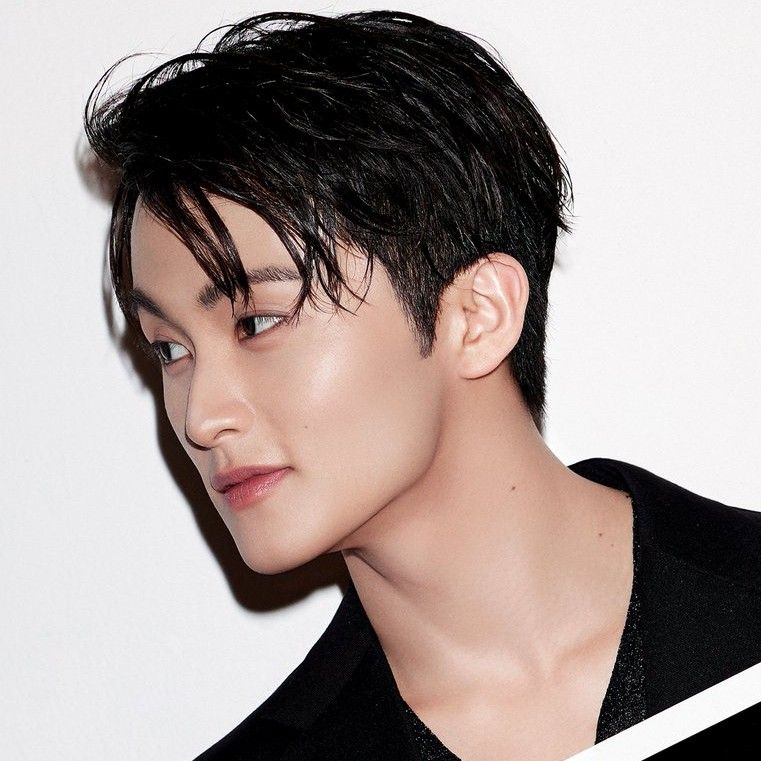 Behind-the-scenes cut of Mark (NCT 127, NCT DREAM)