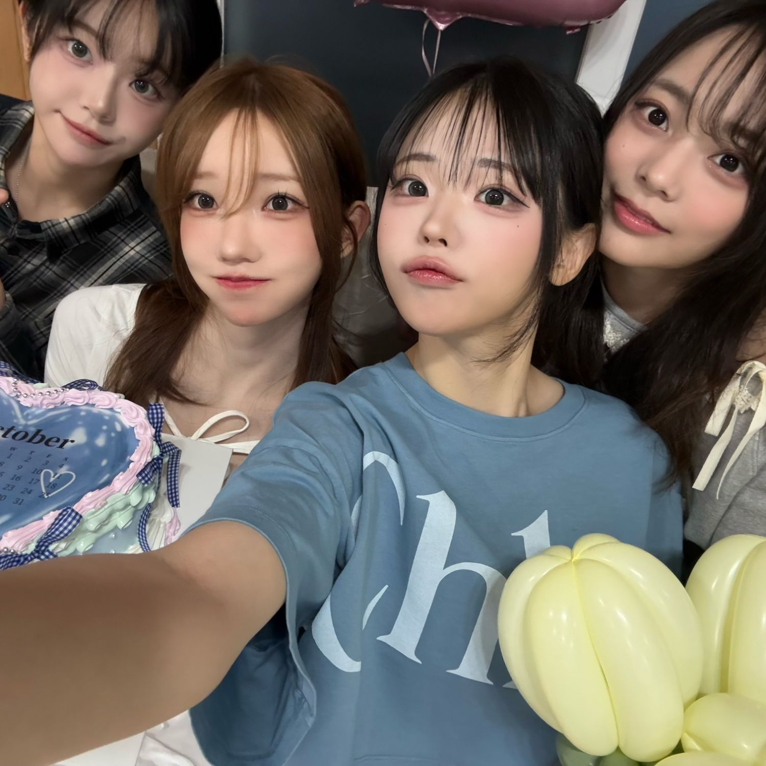 Behind-the-scenes cut of QWER