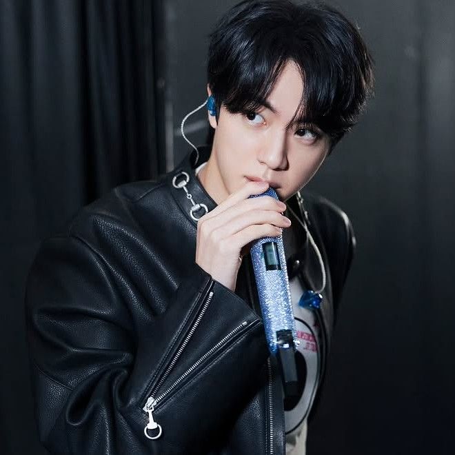 Foto aktivitas terbaru Jin (BTS)