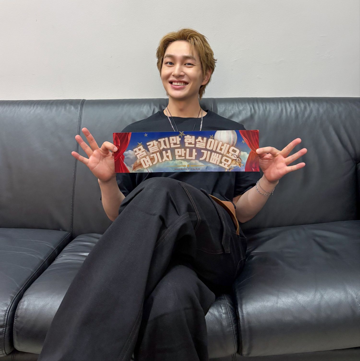 Behind-the-scenes cut of Onew (SHINee)