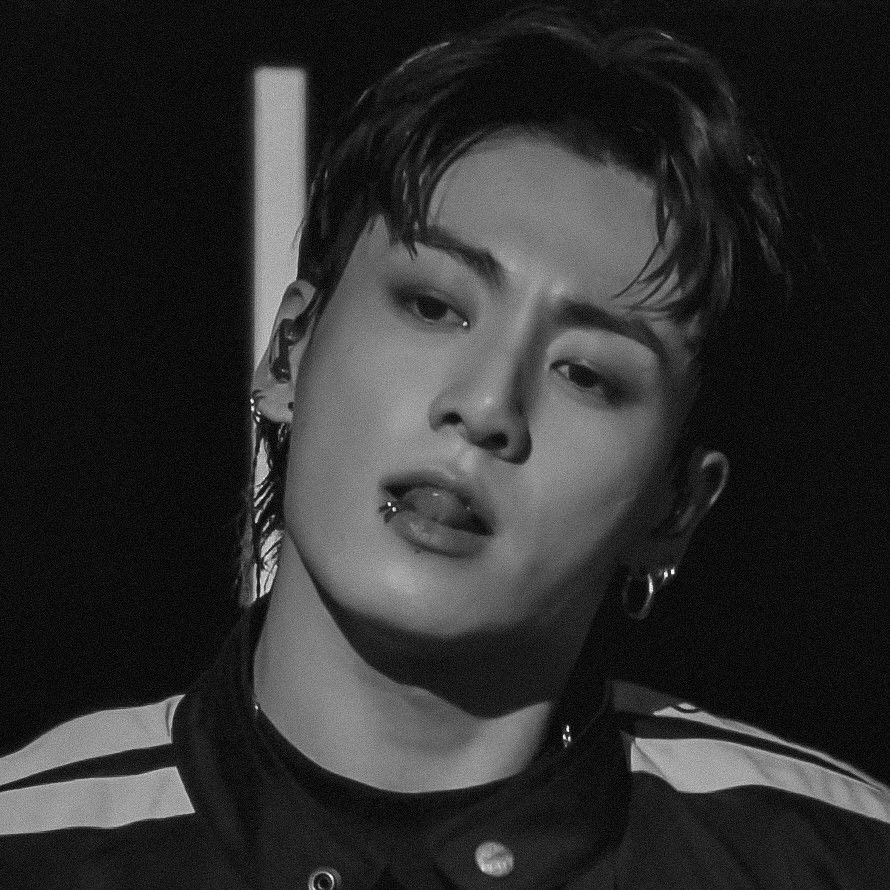 Foto aktivitas terbaru Jungkook (BTS)