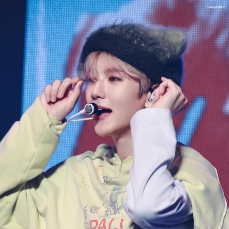 백현 (EXO)의 최신 사진