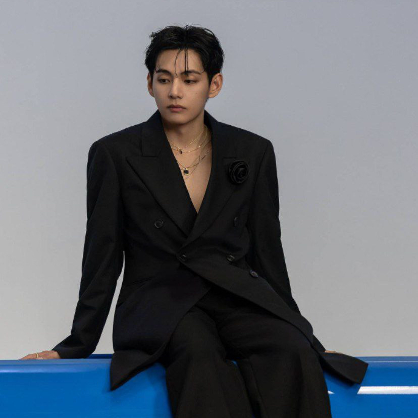 Latest photo of V (BTS)