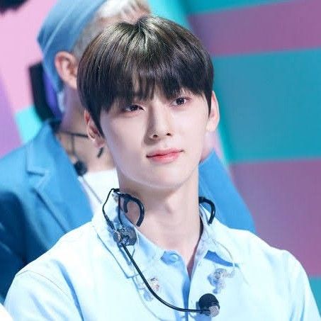 A moment captured by Hwang Minhyun's fan