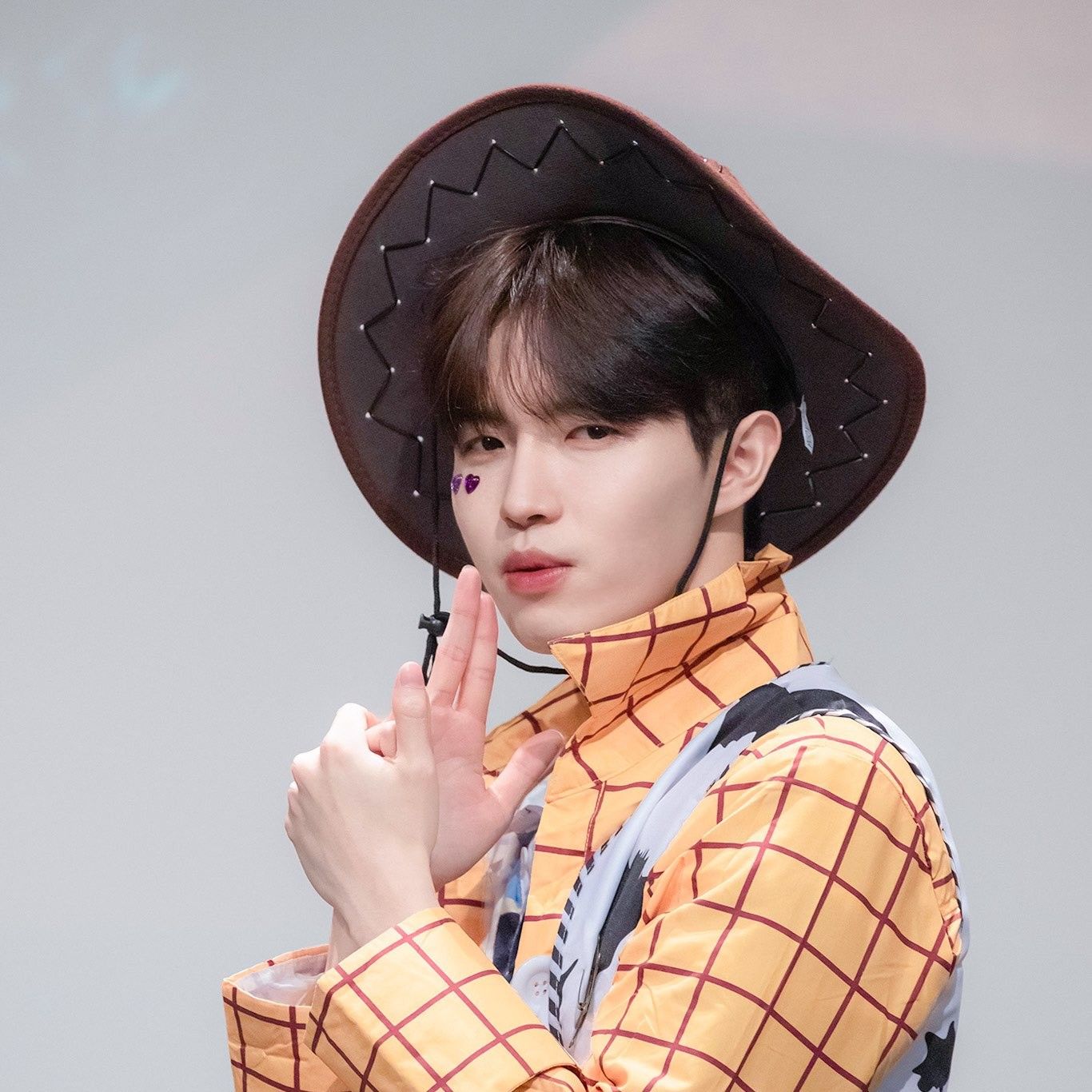 Potret di balik layar Kim Jaehwan