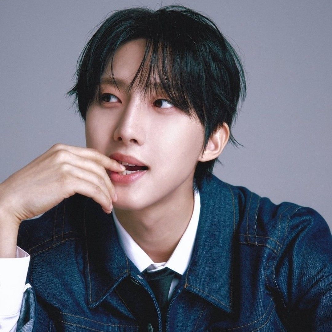 A moment captured by Hui (PENTAGON)'s fan