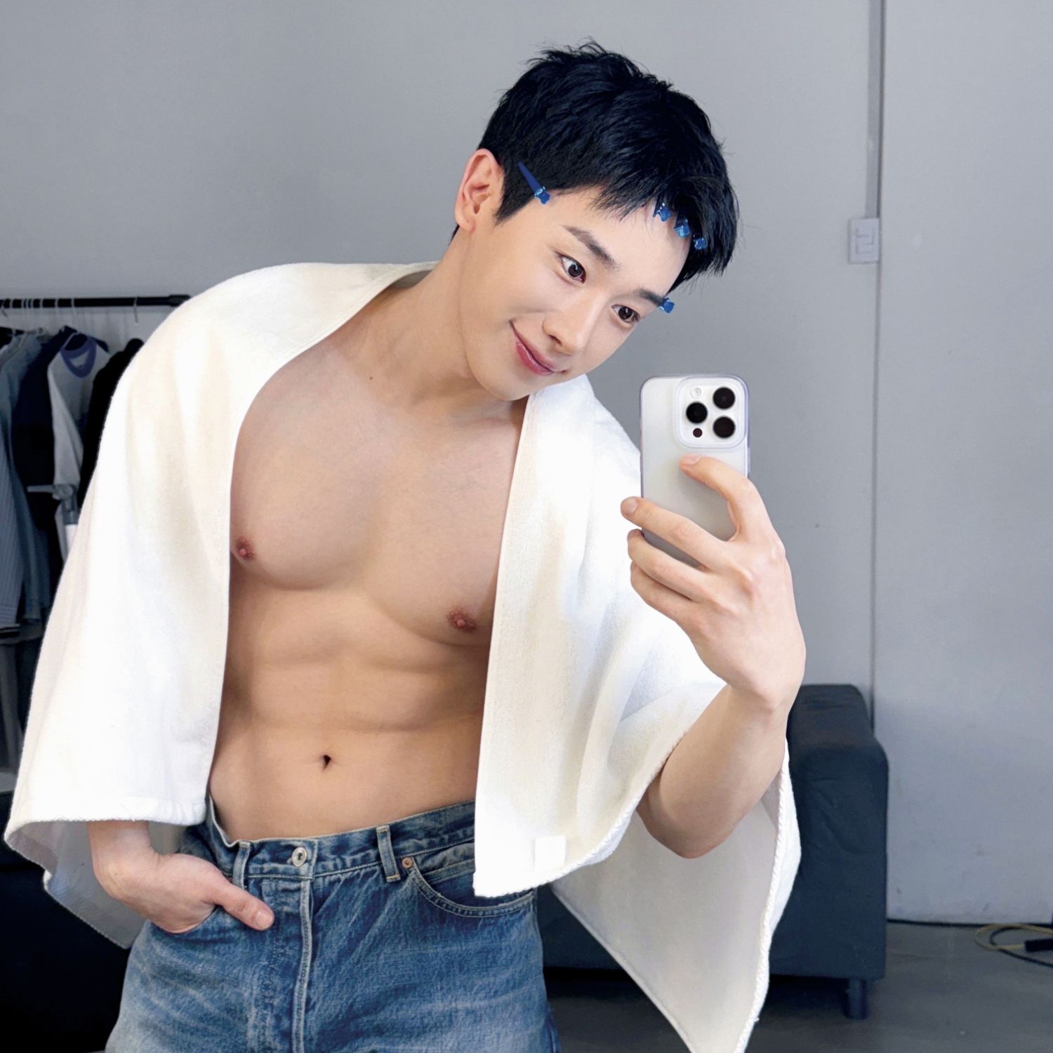 A moment captured by Wonho's fan