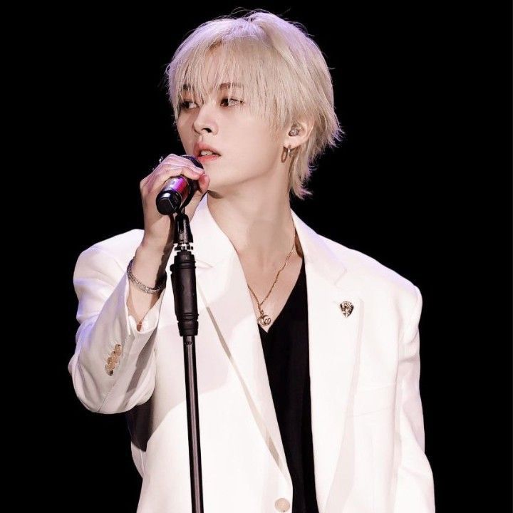 Behind-the-scenes cut of Lee Know (Stray Kids)