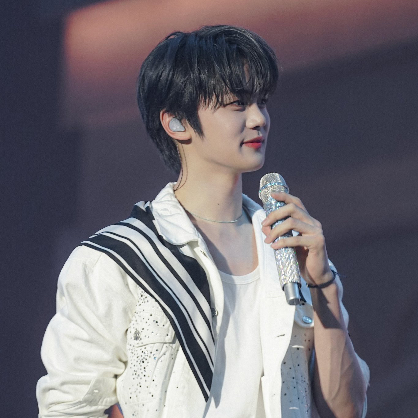 Foto terbaru Kim Gyuvin (ZEROBASEONE)