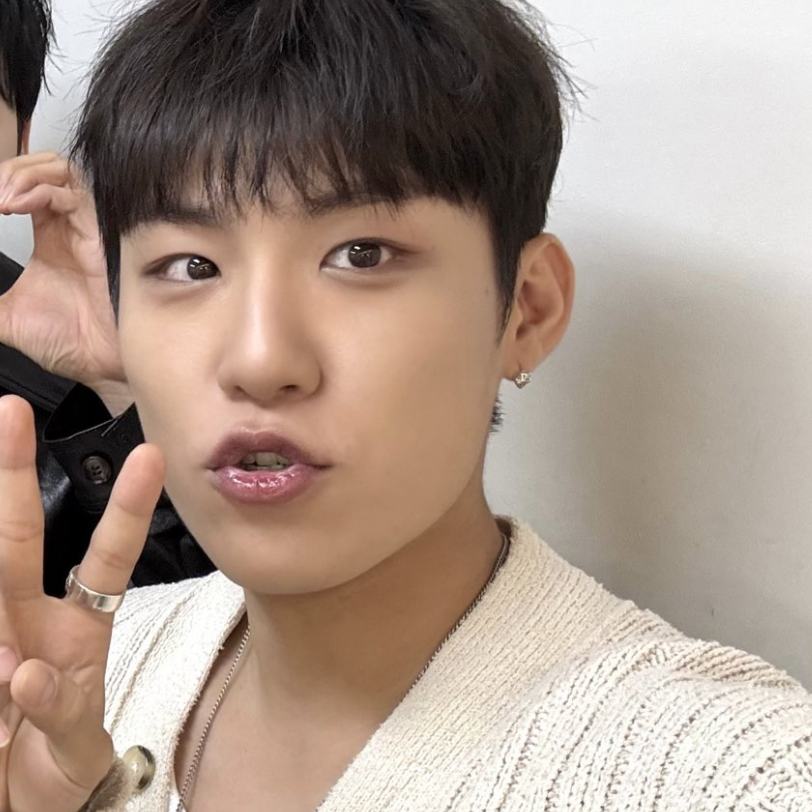 Behind-the-scenes cut of Park Woojin (AB6IX)