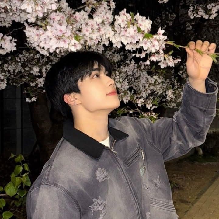 Latest photo of Park Gunwook (ZEROBASEONE)