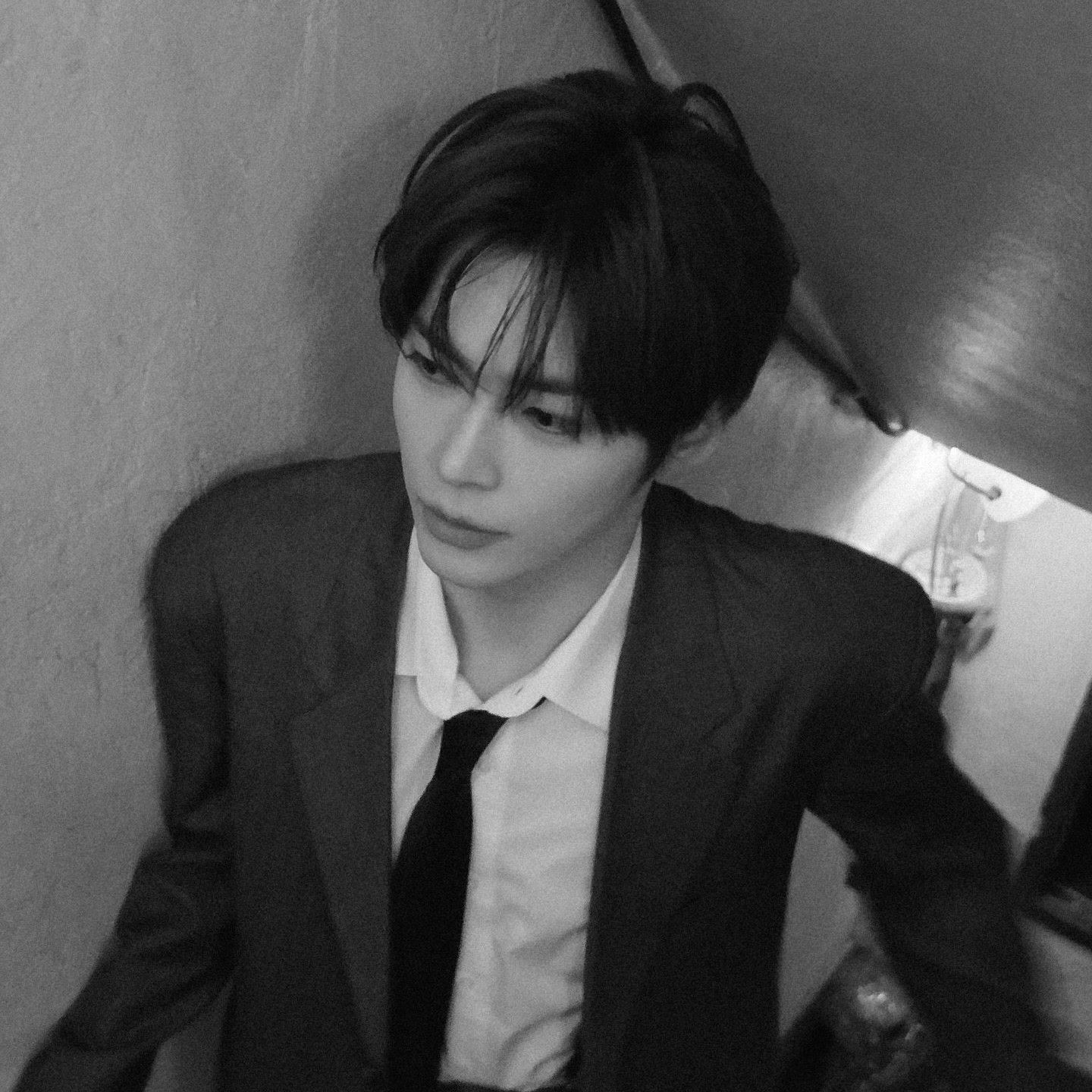 Recent activity shot of Sung Hanbin (ZEROBASEONE)