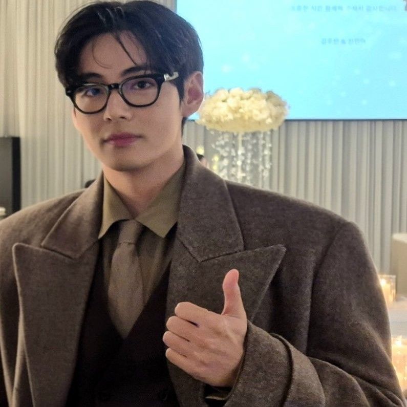 V (防弹少年团)的最新照片