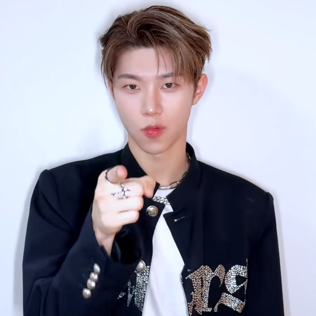 Recent activity shot of Hyunwoo (Xikers)