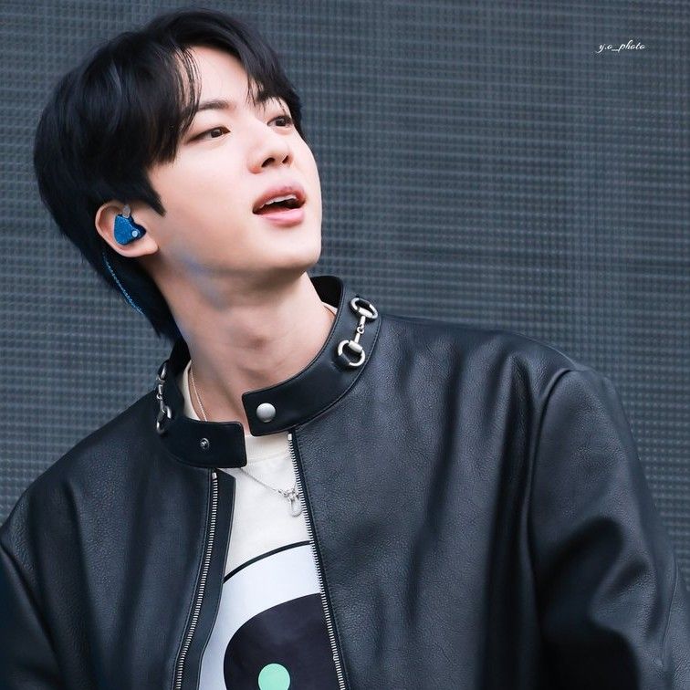 진 (방탄소년단)의 비하인드 컷