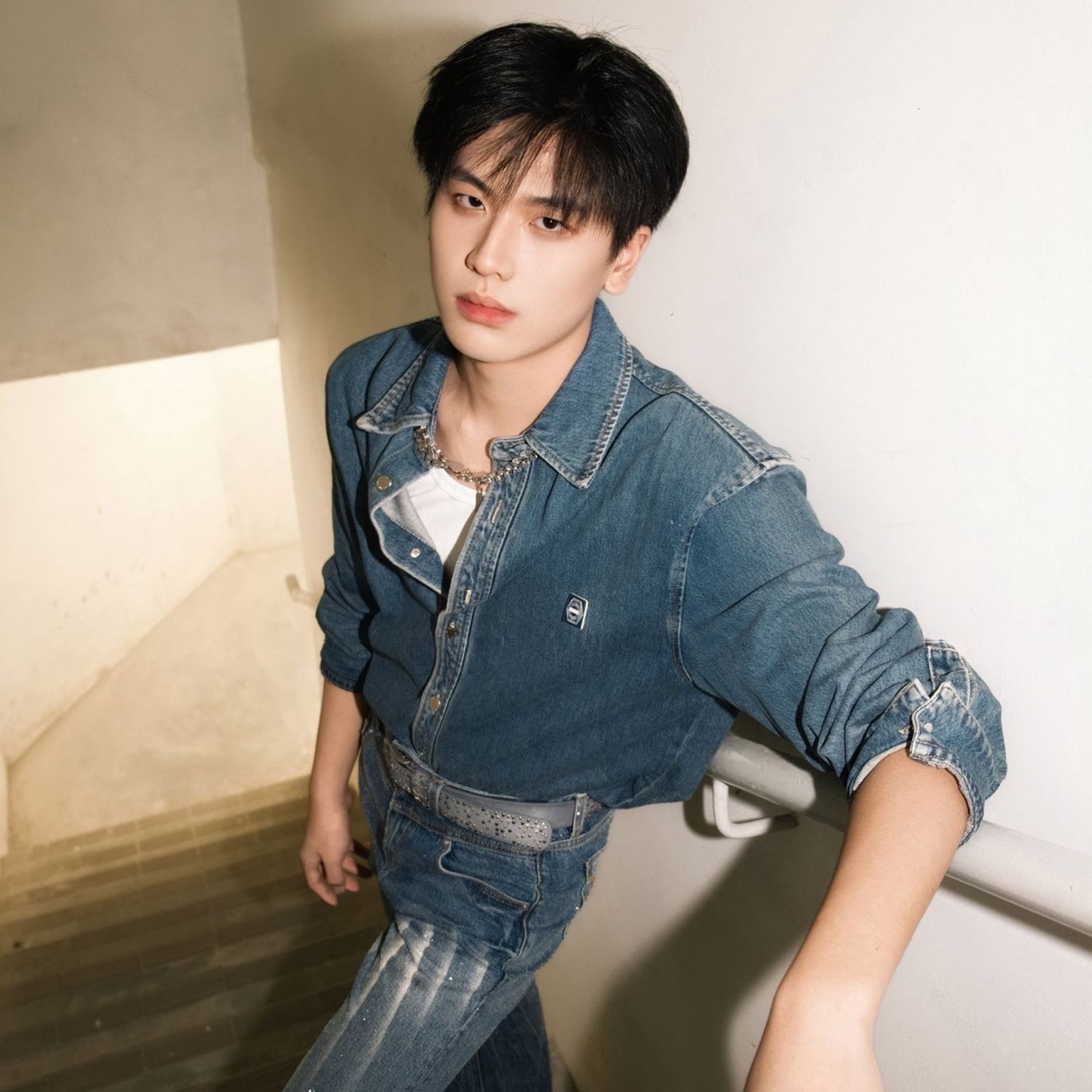 Behind-the-scenes cut of Shen (NexT1DE)