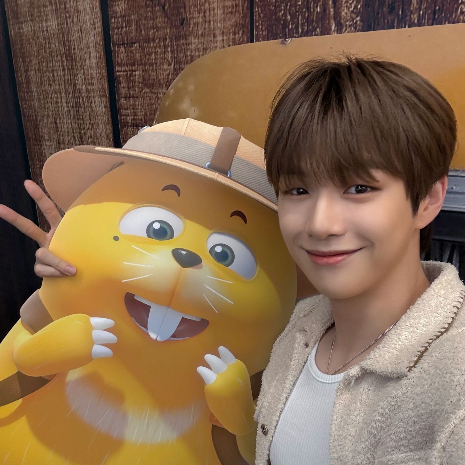Behind-the-scenes cut of Kang Daniel