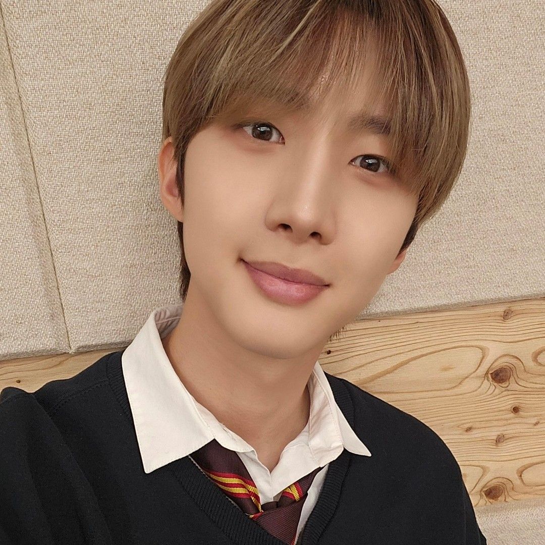Hui (PENTAGON)的最新活动照片