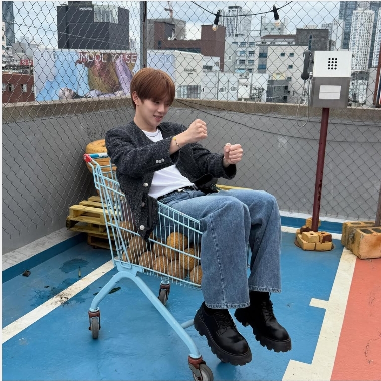 Recent activity shot of Kangmin (VERIVERY)