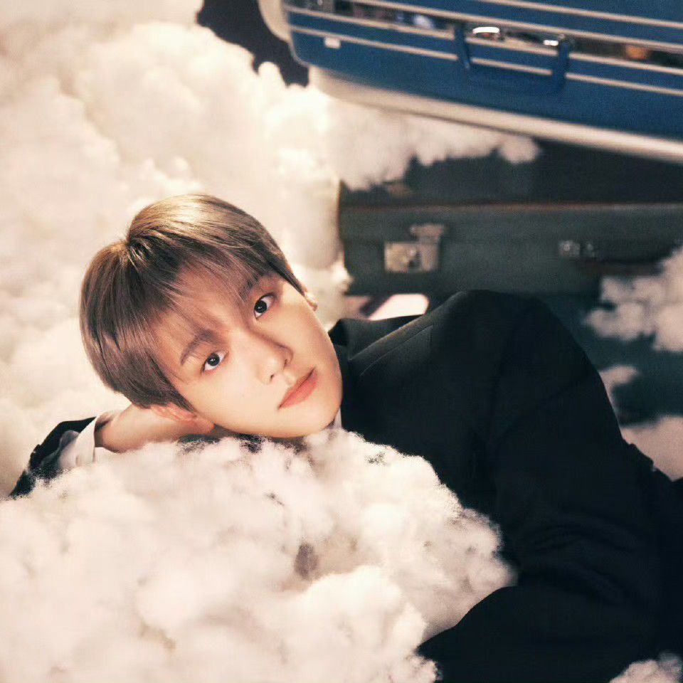 Behind-the-scenes cut of Baekhyun (EXO)