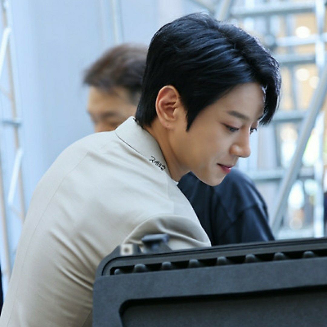 Behind-the-scenes cut of Hwang Chiyeol