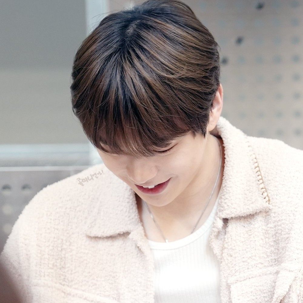 Behind-the-scenes cut of Kang Daniel