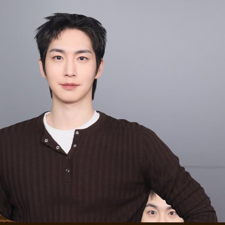 Recent activity shot of Shinwon (PENTAGON)