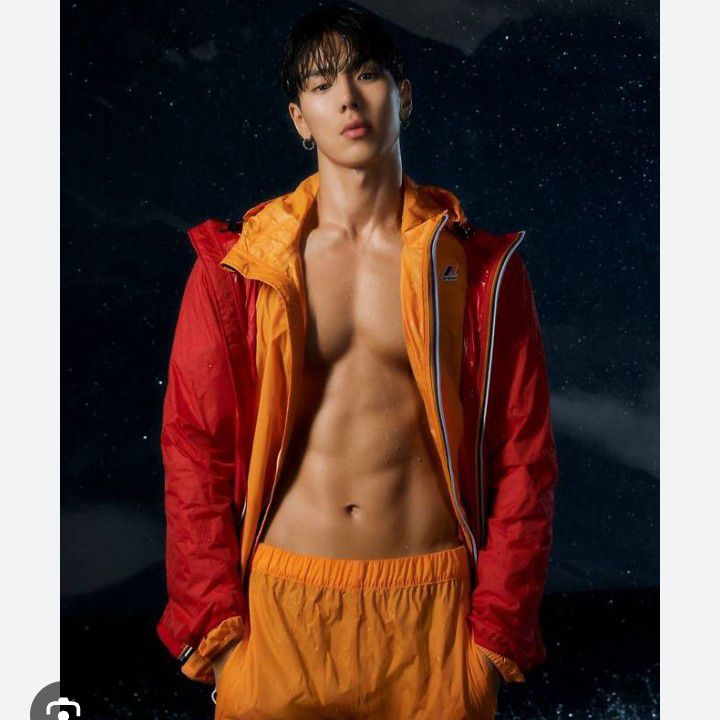 Behind-the-scenes cut of Shownu (MONSTA X)