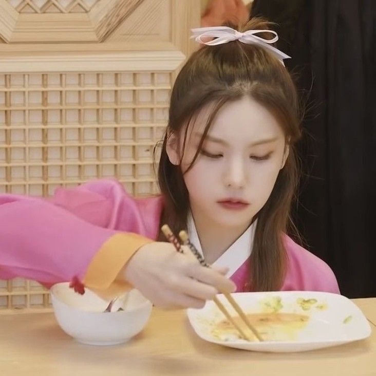 Behind-the-scenes cut of Yeji (ITZY)