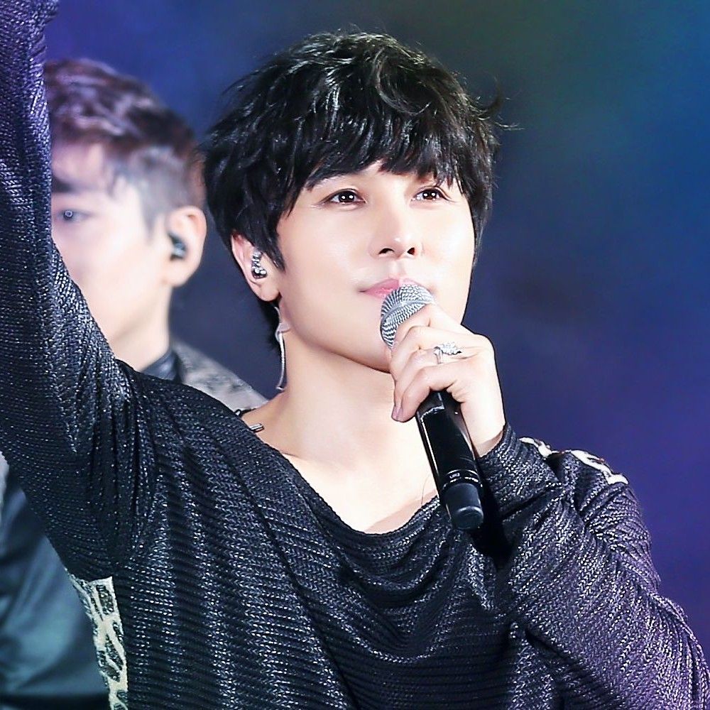 A moment captured by Kim Dongwan (SHINHWA)'s fan
