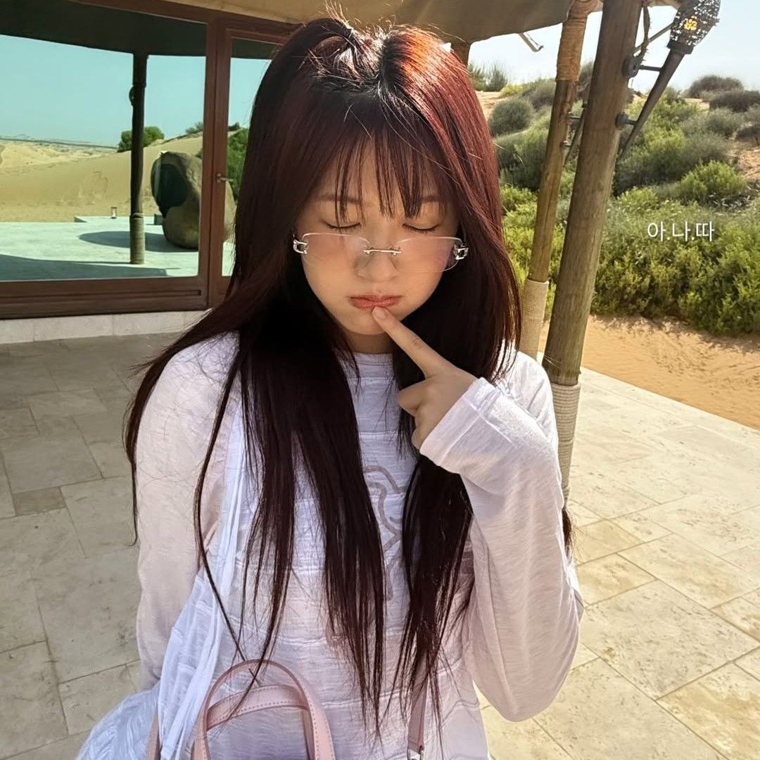 A moment captured by An Yujin (IVE)'s fan