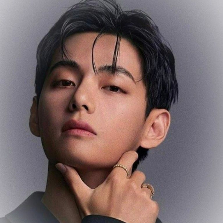 뷔 (방탄소년단)의 최신 사진