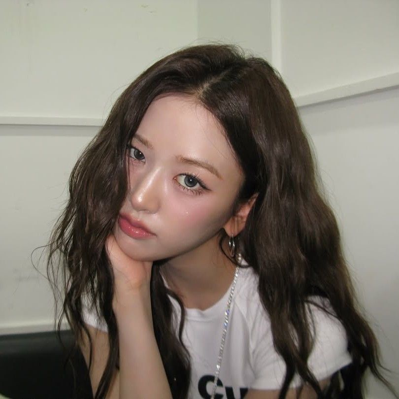 Latest photo of An Yujin (IVE)