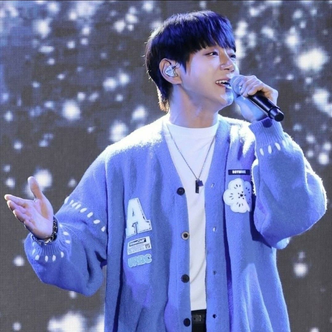 A moment captured by Hwang Chiyeol's fan