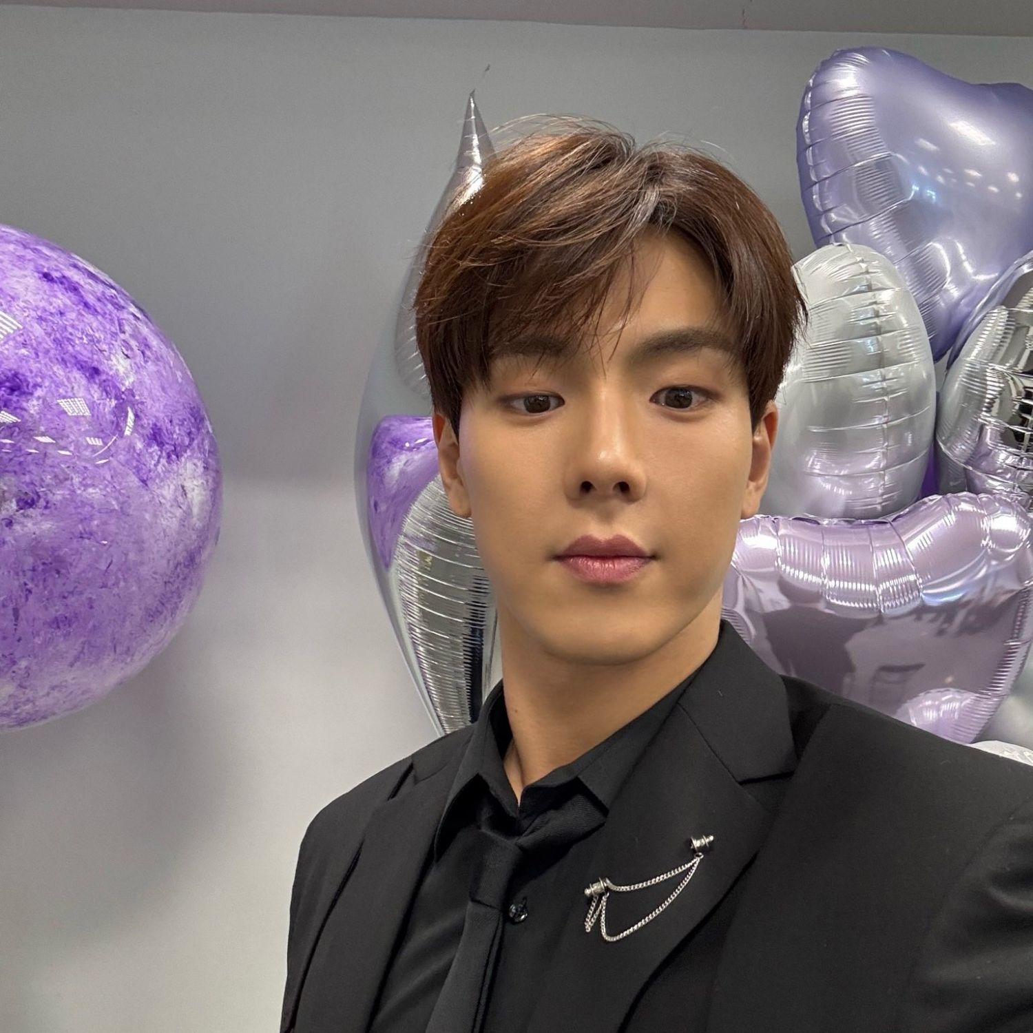 Behind-the-scenes cut of Shownu (MONSTA X)