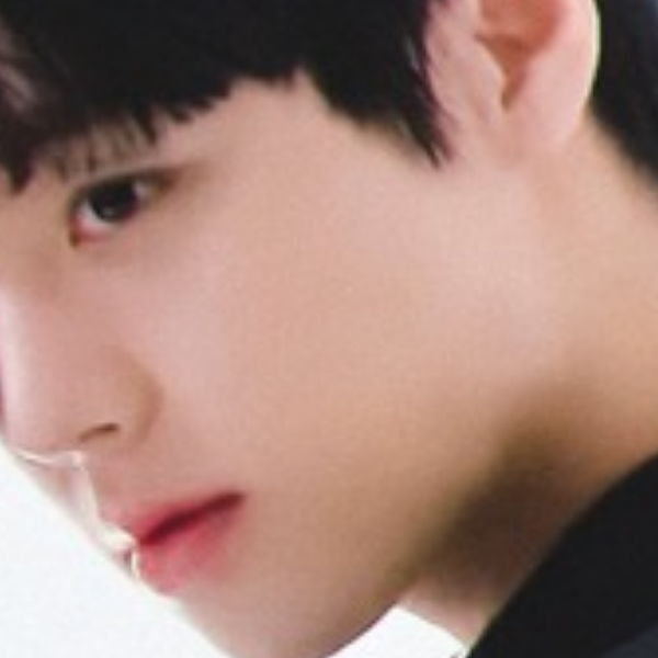 朴志訓的最新活動照片