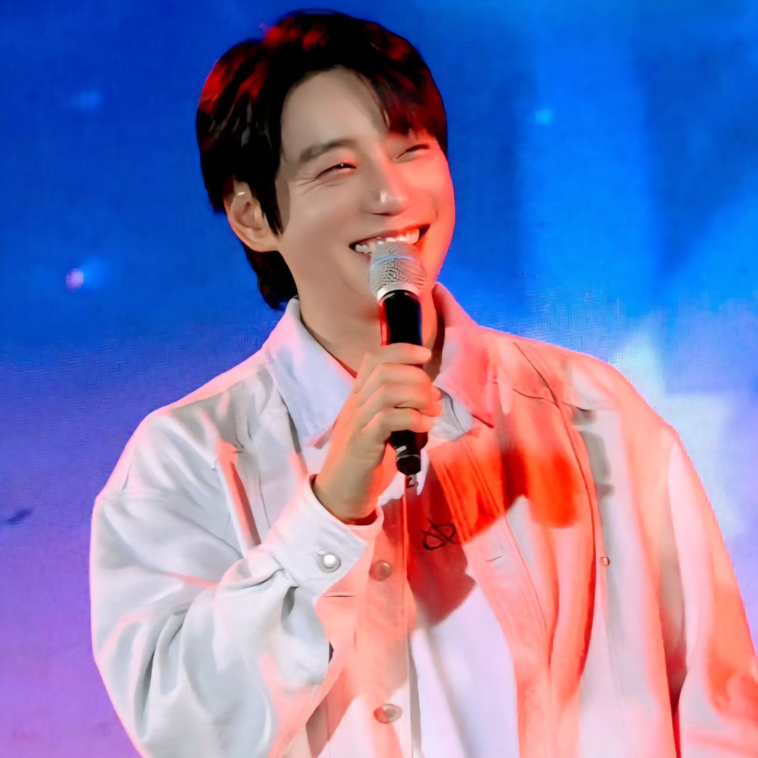 A moment captured by Hwang Chiyeol's fan