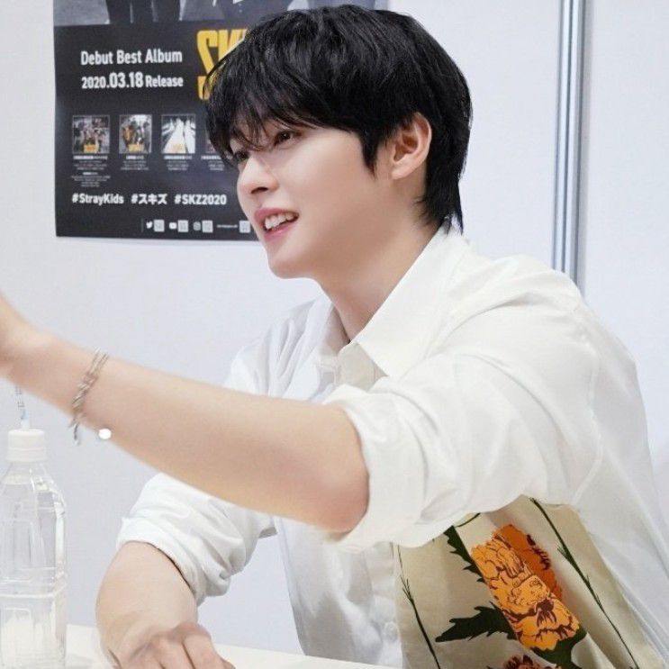 Latest photo of Lee Know (Stray Kids)