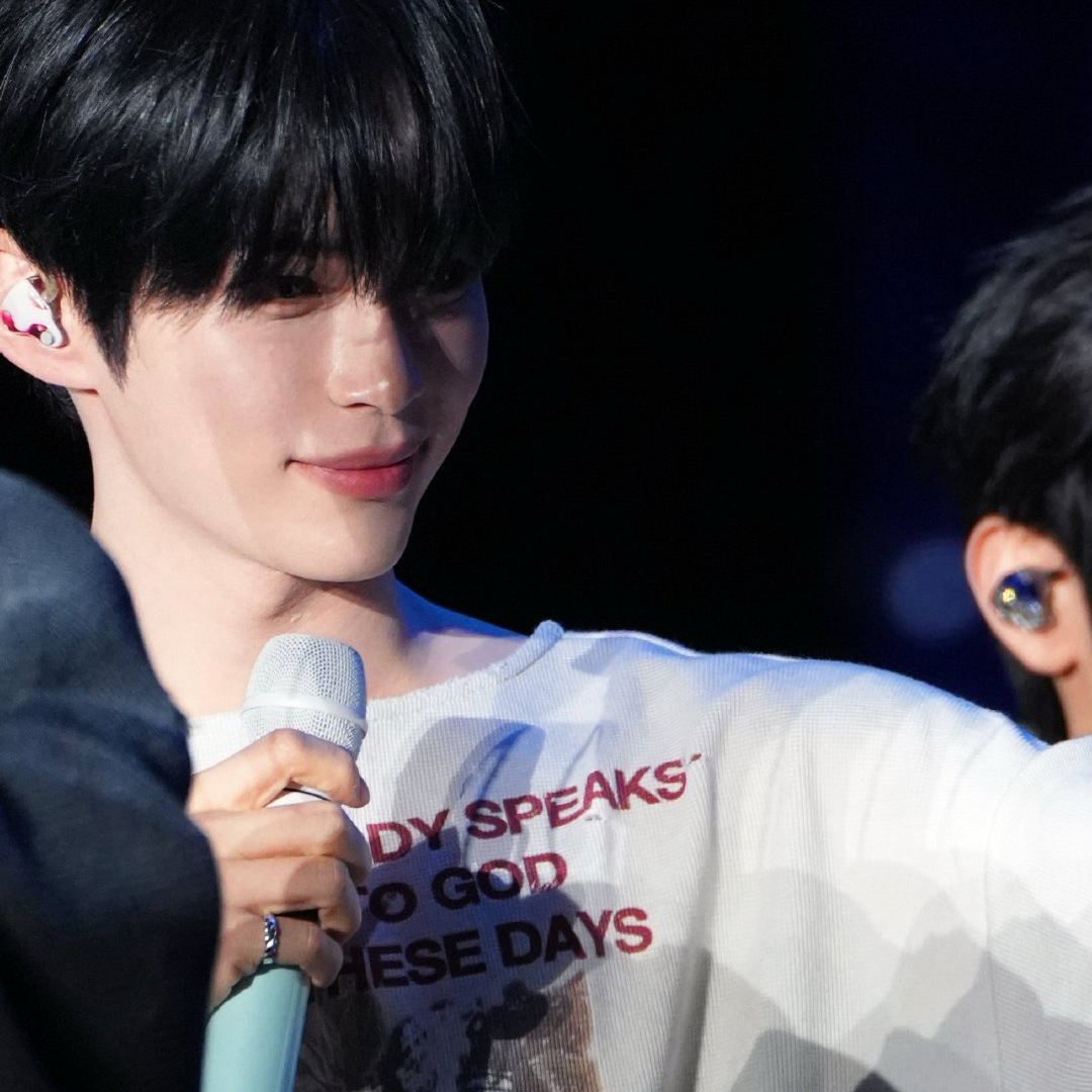 Latest photo of Sung Hanbin (ZEROBASEONE)