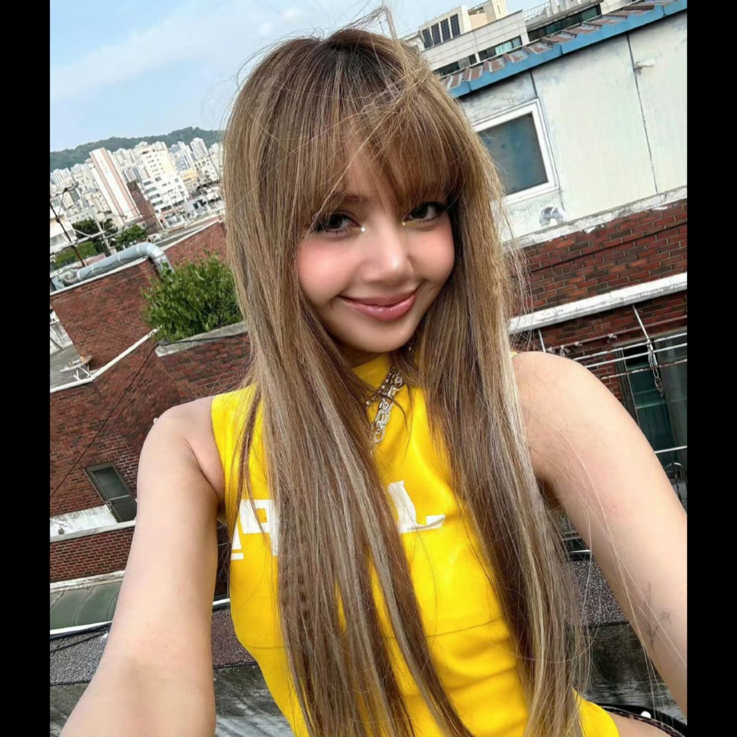 A moment captured by Lisa (BLACKPINK)'s fan