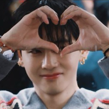 Latest photo of V (BTS)