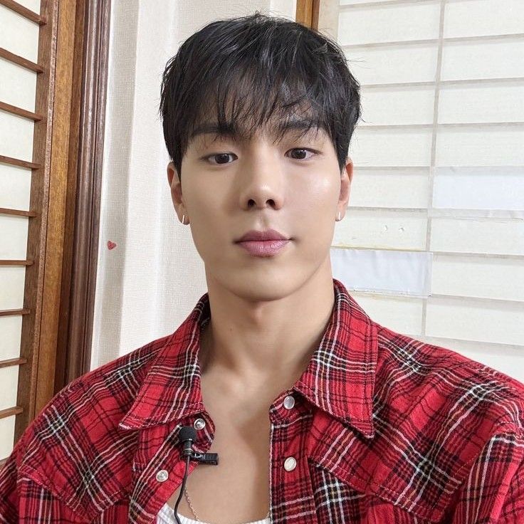 Latest photo of Shownu (MONSTA X)