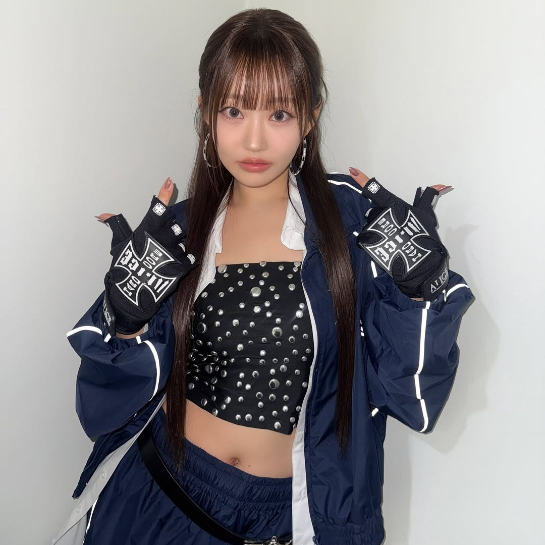 Recent activity shot of Julie (KISS OF LIFE)